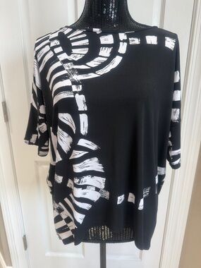 Black & White Abstract Print Women's Top
